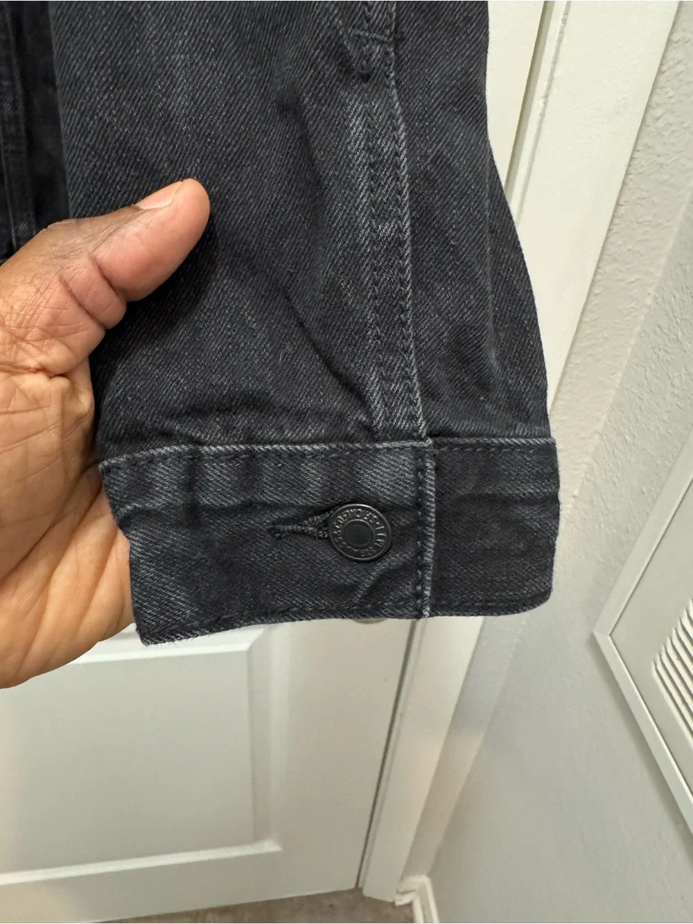 Levi’s Trucker Denim Black Jacket - Picture 7 of 11